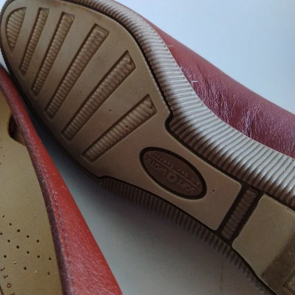 Softspots Women's Vintage Burgundy Leather Loafers - Picture 14 of 14